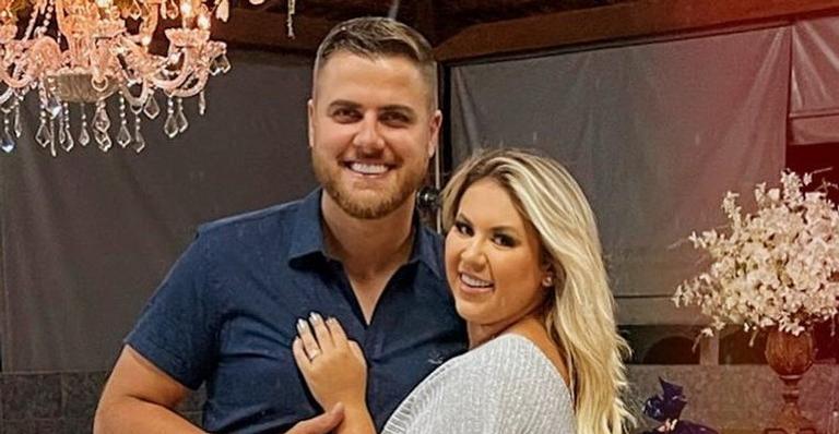 Esposa do sertanejo Zé Neto explode fofurômetro ao registrar banho de banheira da caçula: “Babando real aqui”