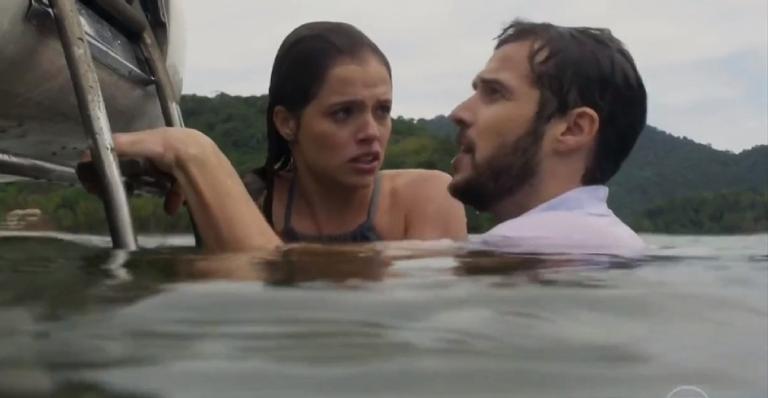 Haja Coração: Camila se apavora com armação e pula no mar para fugir de Giovanni