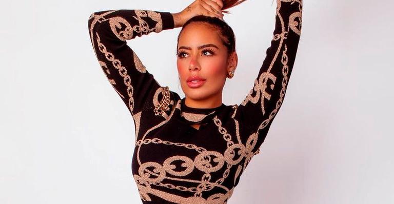 Irmã de Neymar Jr., Rafaella Santos ostenta cinturinha PP em look chiquérrimo: “Meus preferidos”