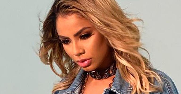 Lexa arrasa de topless em ensaio fashion e arranca elogios de fãs: “Linda como sempre”