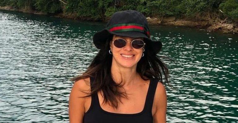 Aos 45 anos, esposa de Rodrigo Faro surpreende ao surgir de shortinho e top: “Parece uma menina”