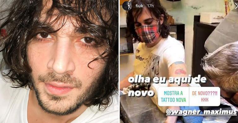De novo? Fiuk divulga vídeo em estúdio de tatuagem, mas é ‘desmascarado’ por fãs nas redes