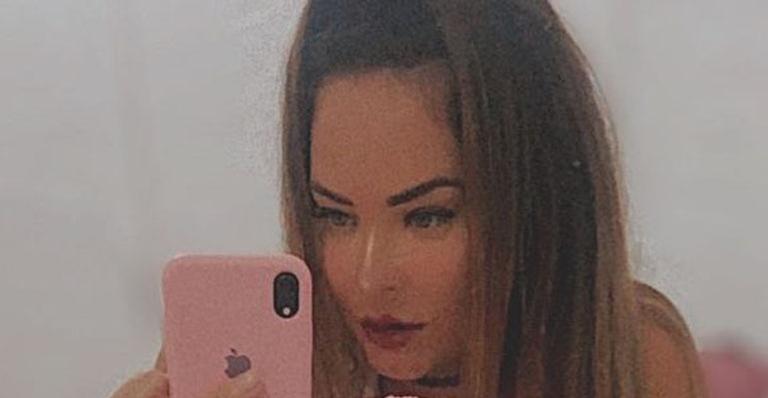 Na madrugada, Geisy Arruda posa para foto, é traída por espelho e exibe parte dos seios: “Lindos detalhes”