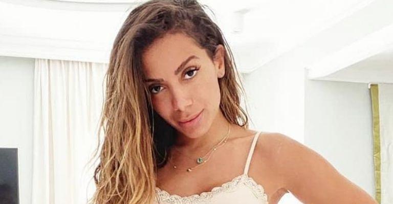 Em papo ousado, Anitta revela detalhes de experiência de sexo a três: “O namorado não queria”