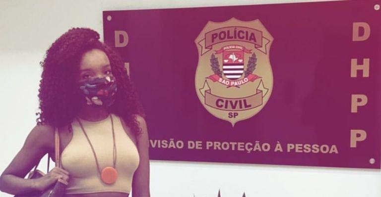 Ex-BBB Thelma Assis vai à delegacia fazer denúncia contra ataques racistas: “Internet não é terra de ninguém”