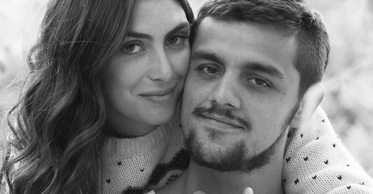 Pai babão! Felipe Simas explode o fofurômetro ao reunir os três filhos em um clique: “Amores da minha vida”