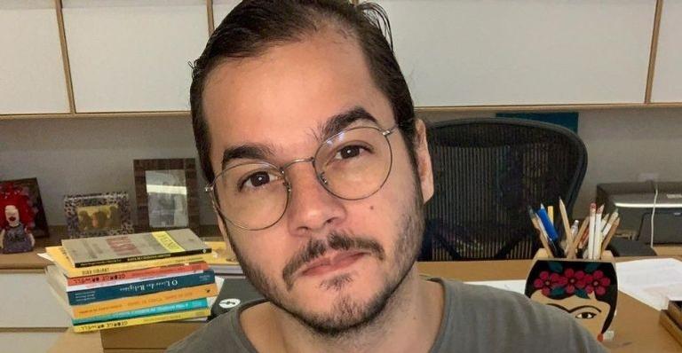 Namorado de Fátima Bernardes, Túlio Gadelha celebra vacinação do irmão contra Covid-19: “Ele é médico”
