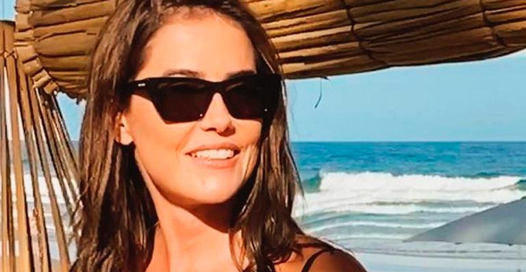 Aos 41 anos, Deborah Secco aposta em biquíni de corte baixo e impressiona com físico impecável: “Espetáculo”