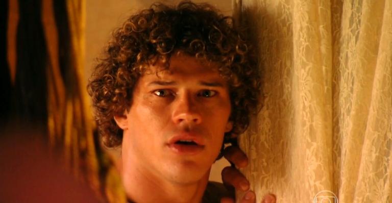 Flor do Caribe: Candinho descobre que é filho de Dionísio