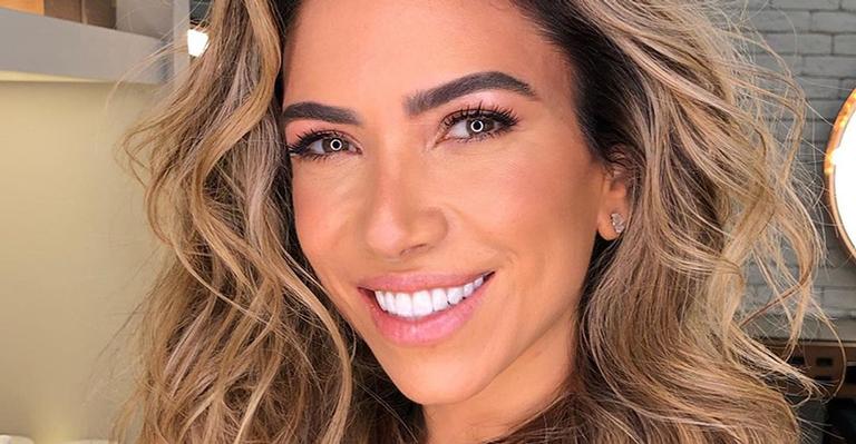 De biquíni, Patricia Abravanel curte dia de surf com o filho mais velho e surpreende a web: “Momentos inesquecíveis”
