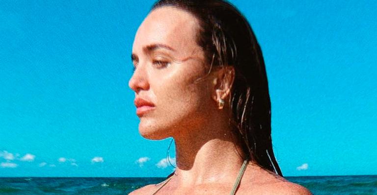 Ex-BBB Rafa Kalimann curte dia de praia e cobre só o essencial com microbiquíni: “Sereia”