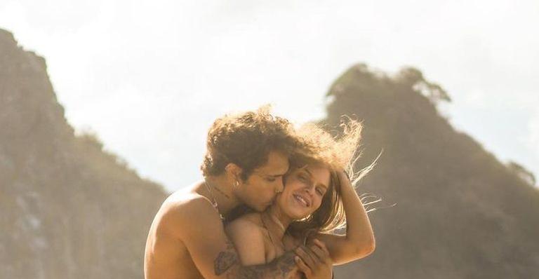 Vitão protagoniza cenas quentes com Luísa Sonza e leva fãs à loucura: “Sem condições”