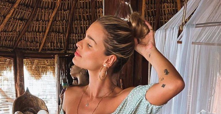 Yasmin Brunet surge deslumbrante usando top e cintura fina impressiona: “Não é uma mulher, é um anjo”