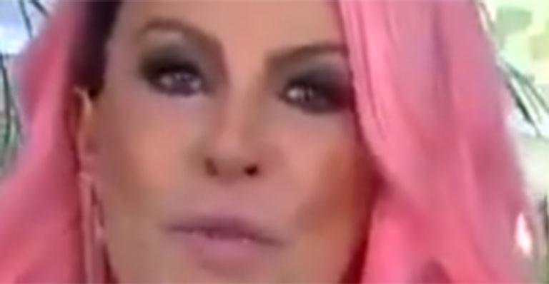 Ana Maria Braga surpreende fãs, muda o visual e surge jovial com o cabelo rosa: “Ficou perfeita”