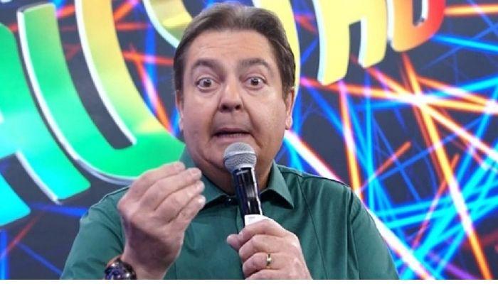 De saída da Globo, Faustão está negociando com a Band novo programa, afirma jornalista