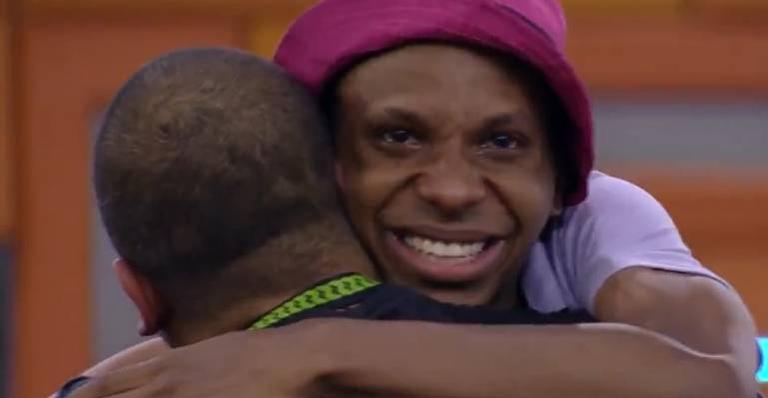 BBB21: Lucas se declara para Projota e brothers vão às lágrimas: “Tu salvou a minha vida”