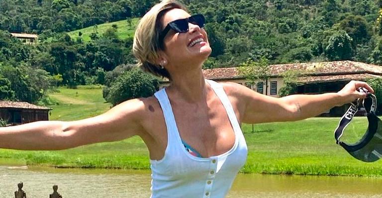 Aos 46 anos, Flávia Alessandra ostenta corpão em forma de top e shortinho: “A própria perfeição”