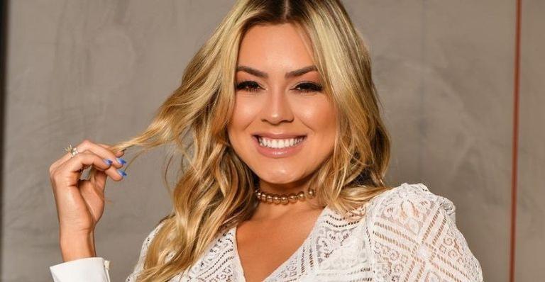 Lembra dela? Ex-BBB Isabella Cecchi exibe aliança de noivado avaliada em mais de R$ 8 mil