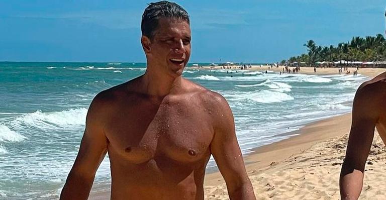 Márcio Garcia posa em clique raro com o filho e impressiona seguidores: “Olha o tamanho”