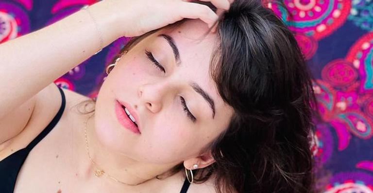 Aos 20 anos, Klara Castanho exibe lado mulherão ao posar de biquíni em cliques sensuais: “Maravilhosa”