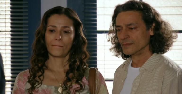 Flor do Caribe: Bibiana e Donato são rejeitados por Hélio depois de visita na prisão
