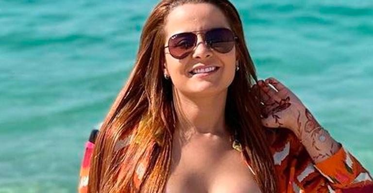 Magérrima! Maiara exibe corpão escultural de biquíni em viagem luxuosa por Dubai: “Monumento”