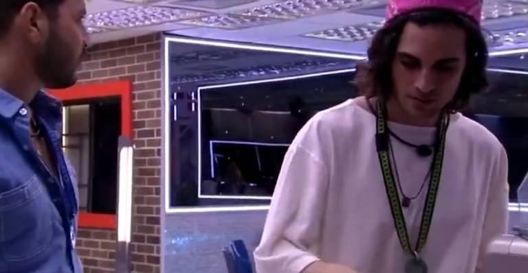 BBB21: Big Boss dá bronca feia nos brothers após desobedecerem ordem: “Resolveram fumar um cigarrinho”