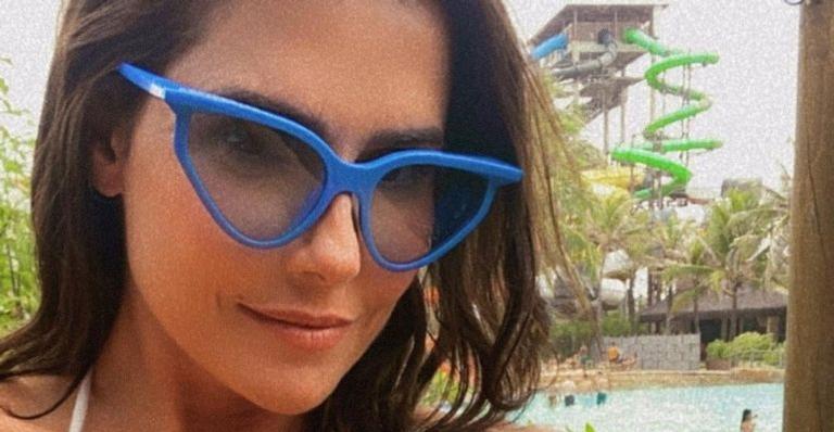 Aos 41 anos, Deborah Secco aposta em biquíni fininho e deixa músculos torneados em evidência