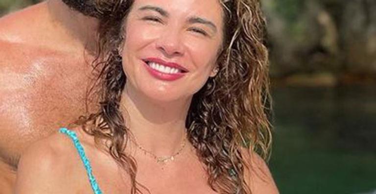 Luciana Gimenez publica clique raro com o namorado e Mayra Cardi causa: “Agora sim um boy da sua altura”