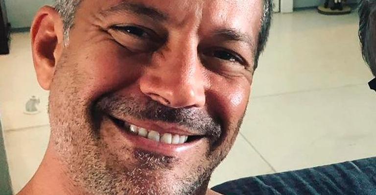Malvino Salvador surge em clique raríssimo com o pai e o filho recém-nascido e encanta: “Quanta ternura”