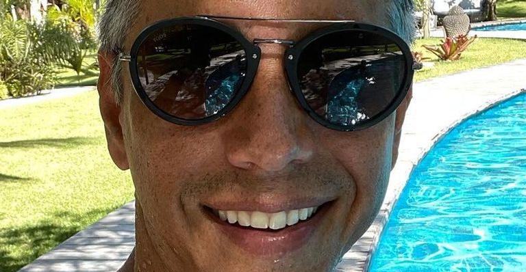 Marcio Garcia reúne esposa e filhos em clique a beira mar durante viagem à Bahia: “Paraíso com a família”