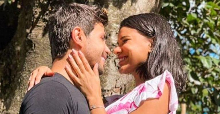 Apaixonados, Jakelyne Oliveira e Mariano completam 1 mês de namoro com direito a declarações: “Meu grande amor”