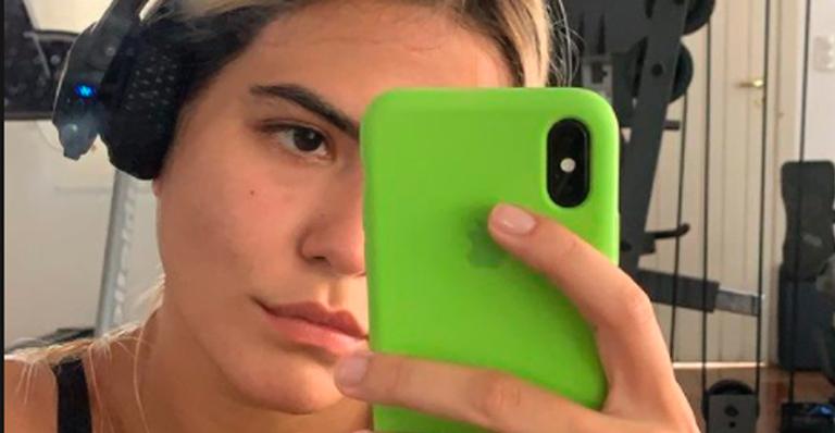 Filha gata de Glória Pires, Antônia Morais ostenta barriga sequinha e cintura PP na academia