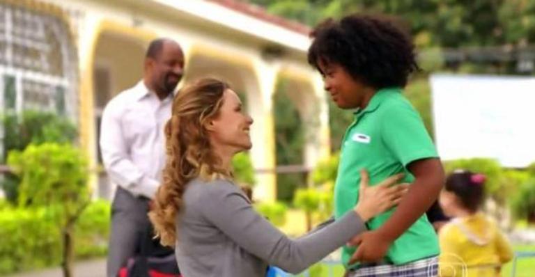 Flor do Caribe: Quirino e William se emocionam ao encontrar Doralice
