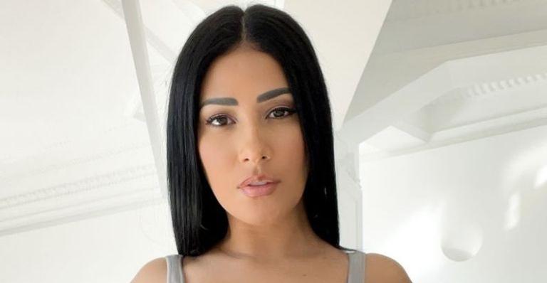 Ousada, Simaria surge rebolando com look justinho e arranca elogios dos fãs: “Obra-prima”