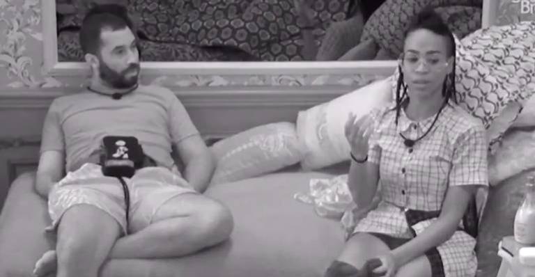BBB21: Karol Conká se recusa a dormir no mesmo quarto que Juliette: “É capaz dessa garota me enforcar”