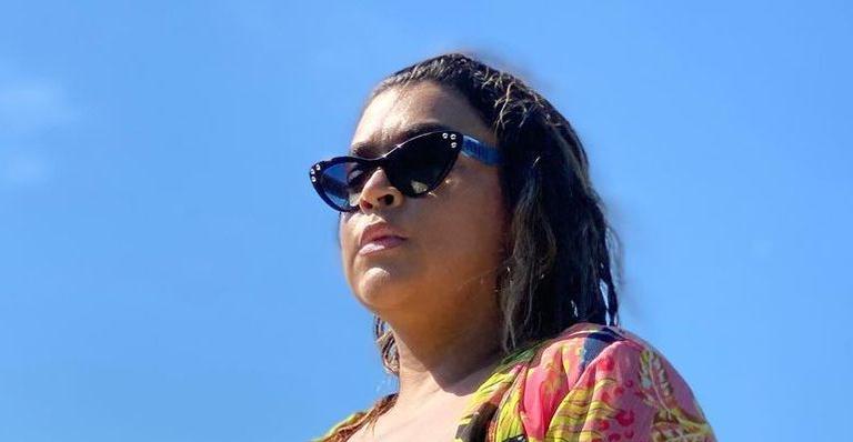 Belíssima, Preta Gil impressiona ao posar de biquíni e ostentar corpo sem retoques: “Que deusa”
