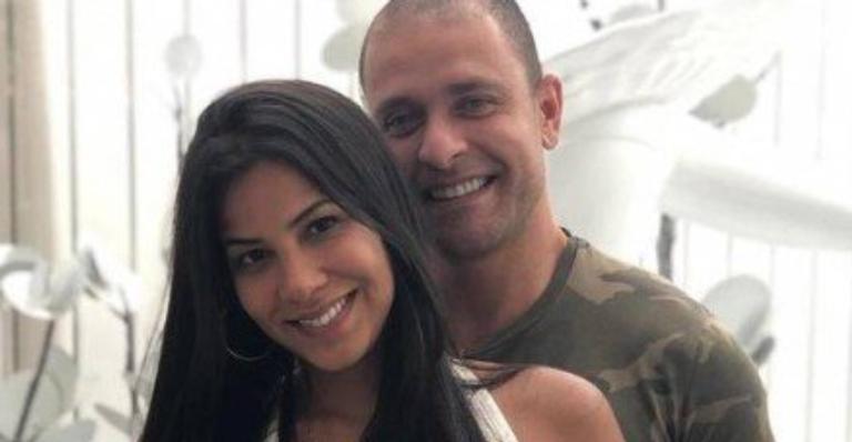 Cantor Diogo Nogueira termina namoro com advogada após dois anos e meio, revela portal