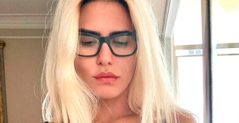 Filha de Glória Pires, Antônia Morais posa só de top e calcinha e exibe barriga negativa: “Como pode?”