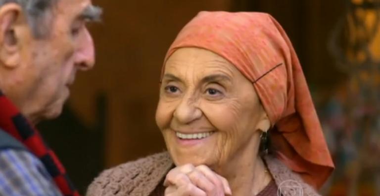 Flor do Caribe: Veridiana decide viajar com Manolo e surpreende familiares