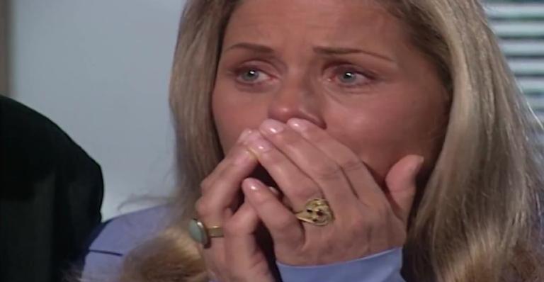 Laços de Família: Helena entra em choque com a notícia da doença de Camila