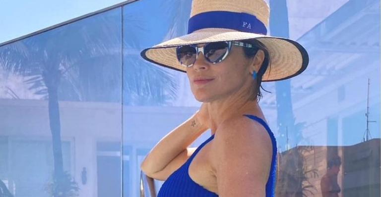 Mudou? Flávia Alessandra ostenta barriguinha sarada e deixa web boquiaberta com registro: ”De vinte anos atrás”