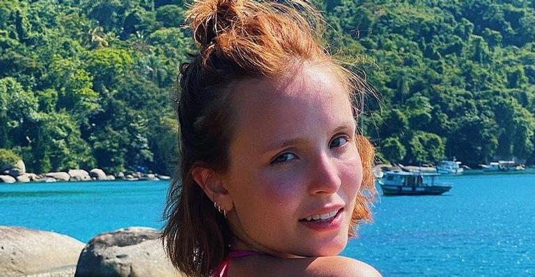 Larissa Manoela esbanja beleza e físico impecável durante viagem em local paradisíaco: “Meu Deus”