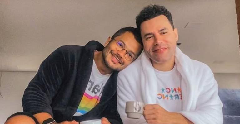Marido de Rodrigo Sant’Anna faz homenagem emocionante em aniversário de casamento: “Te amo”