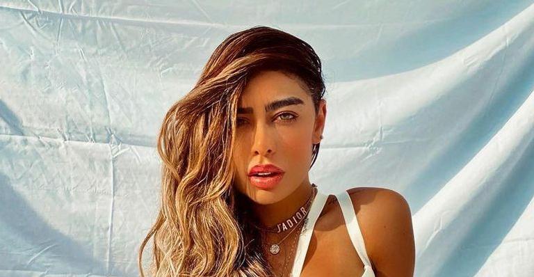 Rafaella Santos abusa da sensualidade ao eleger produção diferentona em ensaio fotográfico: “Gata”