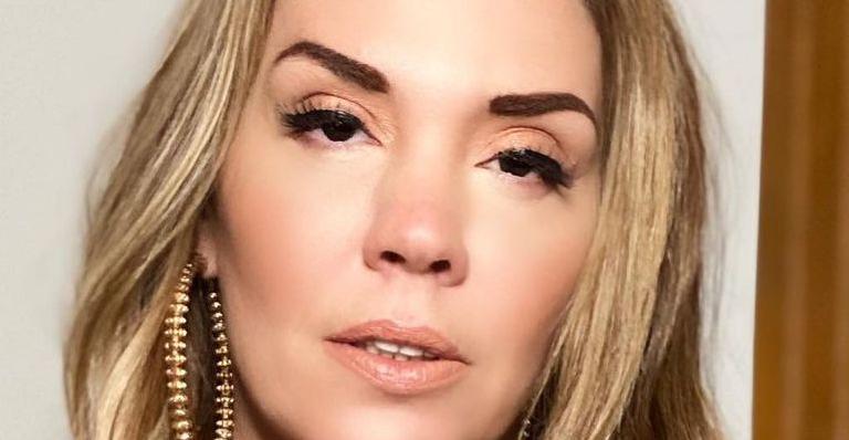 Simony faz tatuagem em homenagem ao filho caçula, Anthony: “É tanto amor”