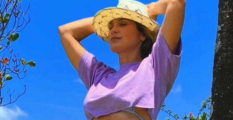 Flávia Alessandra faz seguidores caírem para trás ao exibir corpão sarado em novo clique de biquíni