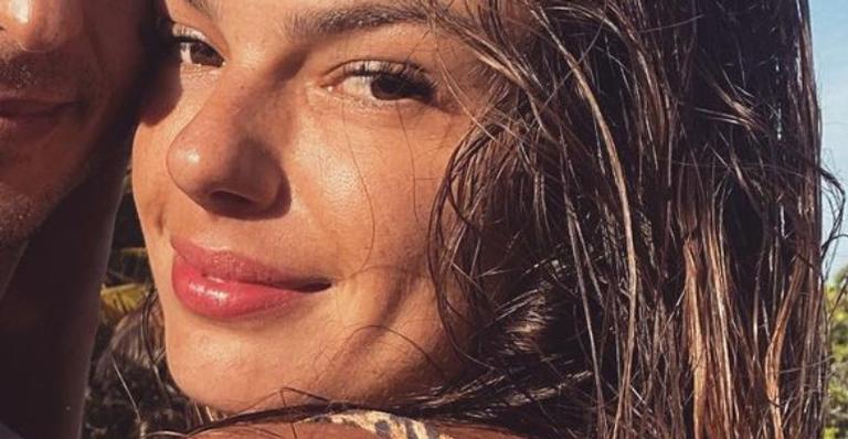 Isis Valverde divide cliques apaixonantes coladinha no marido gato e coleciona elogios: ”Perfeitos”