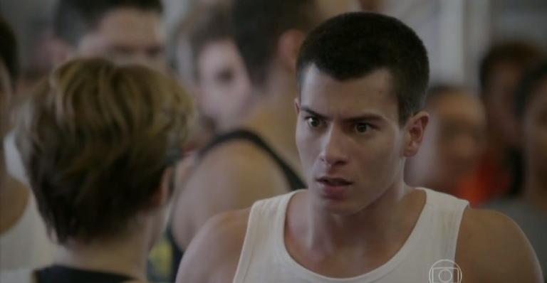 Malhação – Sonhos: Duca fica em choque com beijo de Karina