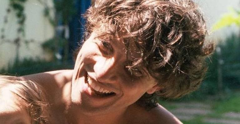 Papai babão, Chay Suede abre álbum de fotos pessoais da filha com Laura Neiva: “Preciosidade”